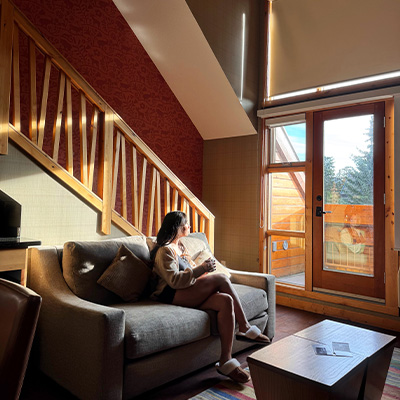 Fox Hotel & Suites Banff Living Room